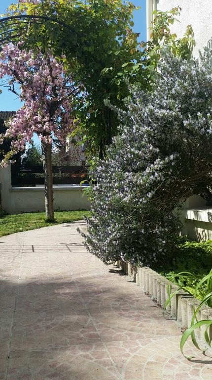Chambre Avec Jardin Pierre Curie Брі-сюр-Марн Екстер'єр фото